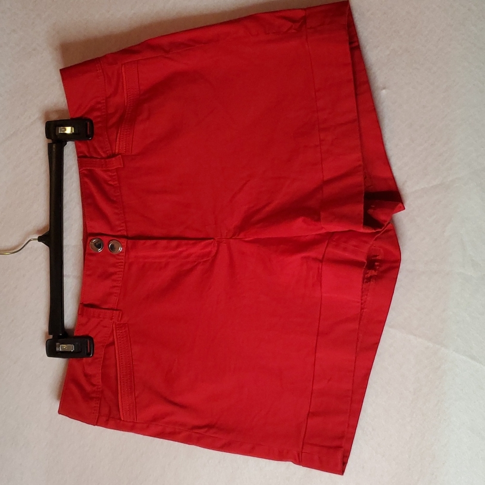Women red white house black market shorts